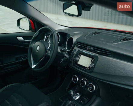 Красный Альфа Ромео Джульетта, объемом двигателя 1.37 л и пробегом 48 тыс. км за 13800 $, фото 60 на Automoto.ua