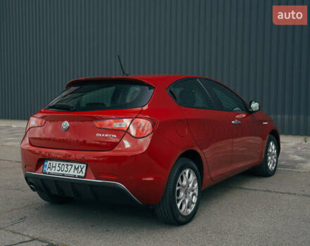 Красный Альфа Ромео Джульетта, объемом двигателя 1.37 л и пробегом 48 тыс. км за 13800 $, фото 8 на Automoto.ua