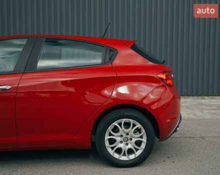 Красный Альфа Ромео Джульетта, объемом двигателя 1.37 л и пробегом 48 тыс. км за 13800 $, фото 5 на Automoto.ua