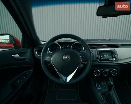 Красный Альфа Ромео Джульетта, объемом двигателя 1.37 л и пробегом 48 тыс. км за 13800 $, фото 25 на Automoto.ua