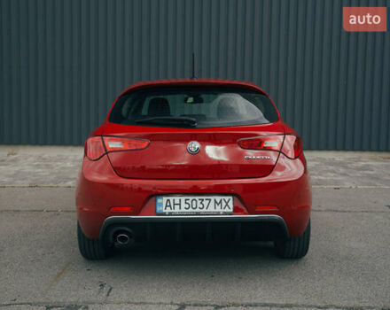 Красный Альфа Ромео Джульетта, объемом двигателя 1.37 л и пробегом 48 тыс. км за 13800 $, фото 7 на Automoto.ua