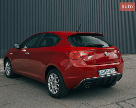 Красный Альфа Ромео Джульетта, объемом двигателя 1.37 л и пробегом 48 тыс. км за 13800 $, фото 6 на Automoto.ua