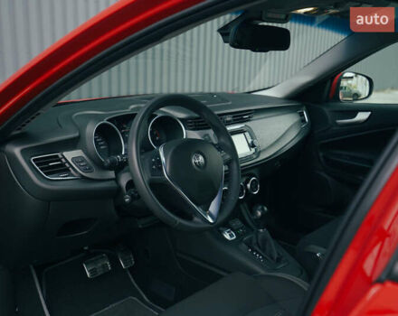 Красный Альфа Ромео Джульетта, объемом двигателя 1.37 л и пробегом 48 тыс. км за 13800 $, фото 44 на Automoto.ua