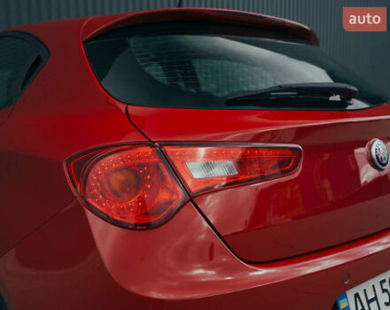 Красный Альфа Ромео Джульетта, объемом двигателя 1.37 л и пробегом 48 тыс. км за 13800 $, фото 16 на Automoto.ua