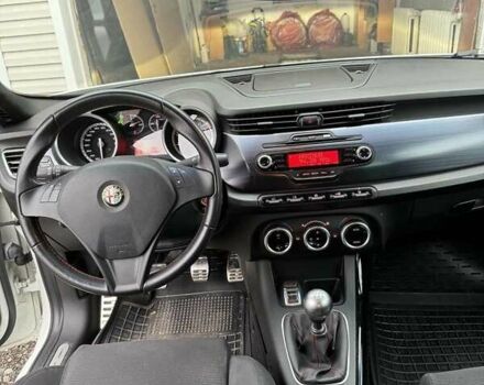 Альфа Ромео Giulietta, об'ємом двигуна 1.37 л та пробігом 146 тис. км за 8700 $, фото 14 на Automoto.ua