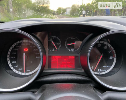 Альфа Ромео Giulietta, об'ємом двигуна 1.37 л та пробігом 127 тис. км за 8800 $, фото 17 на Automoto.ua