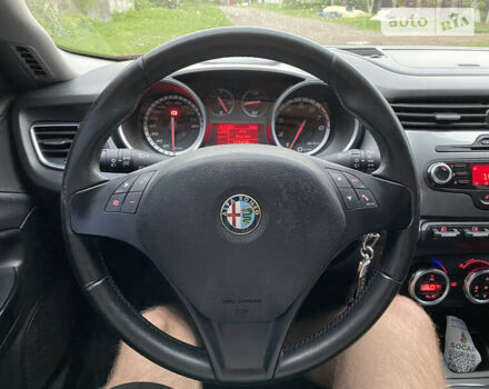 Альфа Ромео Giulietta, об'ємом двигуна 1.37 л та пробігом 127 тис. км за 8800 $, фото 16 на Automoto.ua