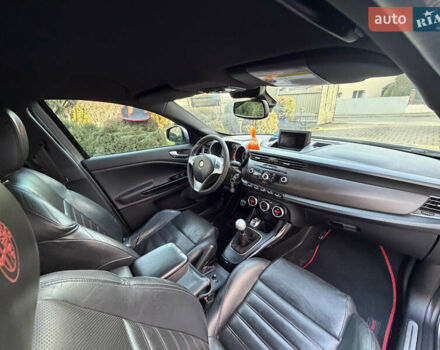 Сірий Альфа Ромео Giulietta, об'ємом двигуна 1.96 л та пробігом 159 тис. км за 7950 $, фото 36 на Automoto.ua