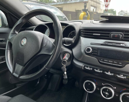 Сірий Альфа Ромео Giulietta, об'ємом двигуна 1.96 л та пробігом 265 тис. км за 6700 $, фото 3 на Automoto.ua