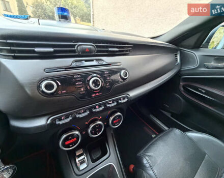 Сірий Альфа Ромео Giulietta, об'ємом двигуна 1.96 л та пробігом 159 тис. км за 7950 $, фото 50 на Automoto.ua
