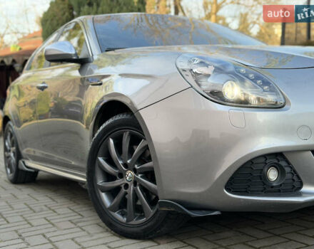 Сірий Альфа Ромео Giulietta, об'ємом двигуна 1.96 л та пробігом 159 тис. км за 7950 $, фото 18 на Automoto.ua