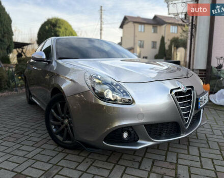 Сірий Альфа Ромео Giulietta, об'ємом двигуна 1.96 л та пробігом 159 тис. км за 7950 $, фото 5 на Automoto.ua