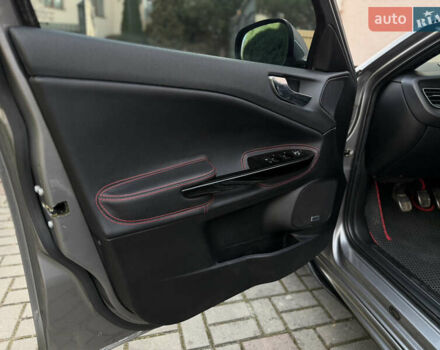 Сірий Альфа Ромео Giulietta, об'ємом двигуна 1.96 л та пробігом 159 тис. км за 7950 $, фото 41 на Automoto.ua