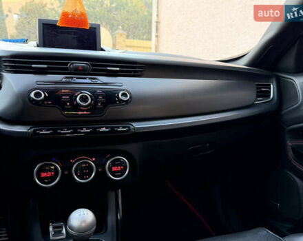 Сірий Альфа Ромео Giulietta, об'ємом двигуна 1.96 л та пробігом 159 тис. км за 7950 $, фото 67 на Automoto.ua