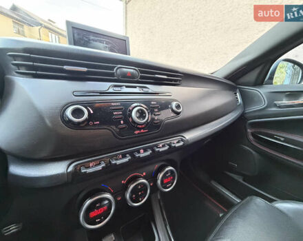Сірий Альфа Ромео Giulietta, об'ємом двигуна 1.96 л та пробігом 159 тис. км за 7950 $, фото 49 на Automoto.ua