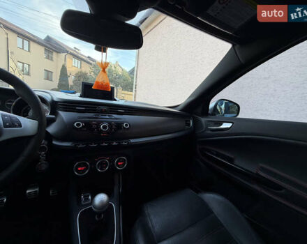 Сірий Альфа Ромео Giulietta, об'ємом двигуна 1.96 л та пробігом 159 тис. км за 7950 $, фото 64 на Automoto.ua