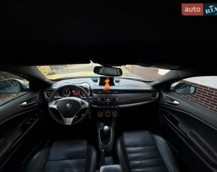 Сірий Альфа Ромео Giulietta, об'ємом двигуна 1.96 л та пробігом 159 тис. км за 7950 $, фото 34 на Automoto.ua