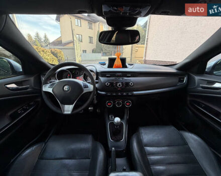 Сірий Альфа Ромео Giulietta, об'ємом двигуна 1.96 л та пробігом 159 тис. км за 7950 $, фото 37 на Automoto.ua