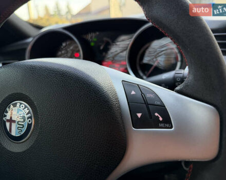 Сірий Альфа Ромео Giulietta, об'ємом двигуна 1.96 л та пробігом 159 тис. км за 7950 $, фото 54 на Automoto.ua