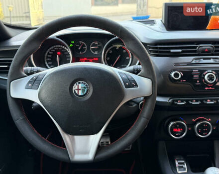 Сірий Альфа Ромео Giulietta, об'ємом двигуна 1.96 л та пробігом 159 тис. км за 7950 $, фото 65 на Automoto.ua