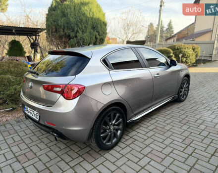Сірий Альфа Ромео Giulietta, об'ємом двигуна 1.96 л та пробігом 159 тис. км за 7950 $, фото 14 на Automoto.ua