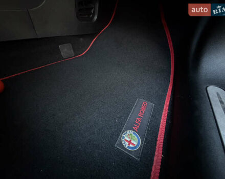 Сірий Альфа Ромео Giulietta, об'ємом двигуна 1.96 л та пробігом 159 тис. км за 7950 $, фото 60 на Automoto.ua