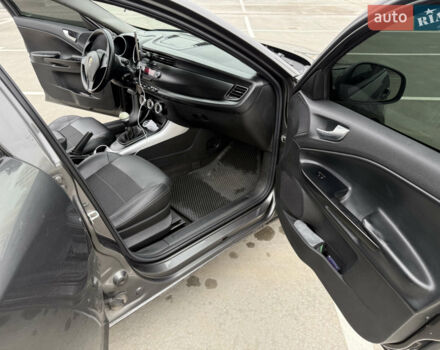 Сірий Альфа Ромео Giulietta, об'ємом двигуна 1.6 л та пробігом 232 тис. км за 7300 $, фото 5 на Automoto.ua