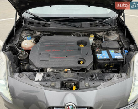 Сірий Альфа Ромео Giulietta, об'ємом двигуна 1.6 л та пробігом 232 тис. км за 7300 $, фото 1 на Automoto.ua