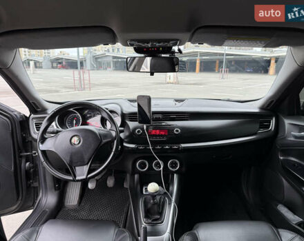 Сірий Альфа Ромео Giulietta, об'ємом двигуна 1.6 л та пробігом 232 тис. км за 7100 $, фото 4 на Automoto.ua