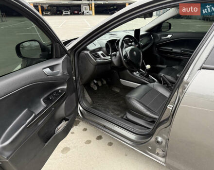 Сірий Альфа Ромео Giulietta, об'ємом двигуна 1.6 л та пробігом 232 тис. км за 7100 $, фото 2 на Automoto.ua