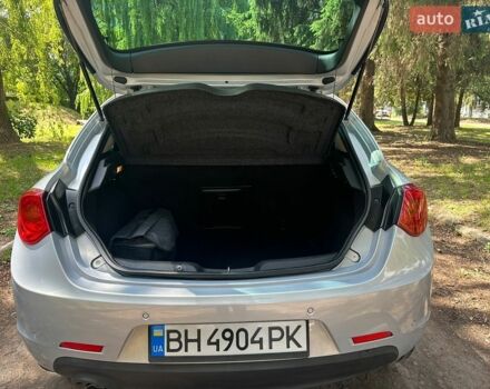 Сірий Альфа Ромео Giulietta, об'ємом двигуна 1.37 л та пробігом 127 тис. км за 8300 $, фото 39 на Automoto.ua