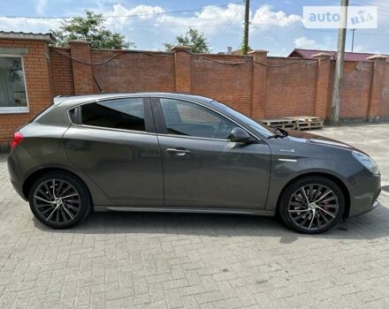 Сірий Альфа Ромео Giulietta, об'ємом двигуна 1.37 л та пробігом 216 тис. км за 11300 $, фото 5 на Automoto.ua