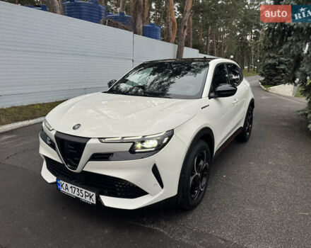 Белый Альфа Ромео Джуниор, объемом двигателя 1.2 л и пробегом 1 тыс. км за 31500 $, фото 1 на Automoto.ua