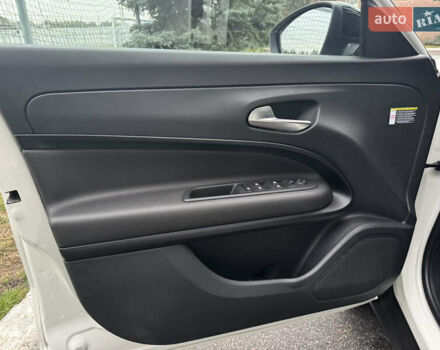 Белый Альфа Ромео Джуниор, объемом двигателя 1.2 л и пробегом 1 тыс. км за 31500 $, фото 28 на Automoto.ua