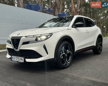 Белый Альфа Ромео Джуниор, объемом двигателя 1.2 л и пробегом 1 тыс. км за 31500 $, фото 3 на Automoto.ua