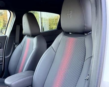 Білий Альфа Ромео Джуніор, об'ємом двигуна 1.2 л та пробігом 1 тис. км за 30143 $, фото 4 на Automoto.ua