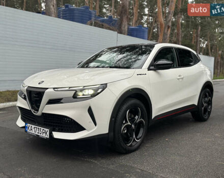 Белый Альфа Ромео Джуниор, объемом двигателя 1.2 л и пробегом 1 тыс. км за 31500 $, фото 6 на Automoto.ua