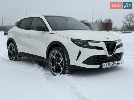 Білий Альфа Ромео Джуніор, об'ємом двигуна 1.2 л та пробігом 1 тис. км за 28000 $, фото 1 на Automoto.ua