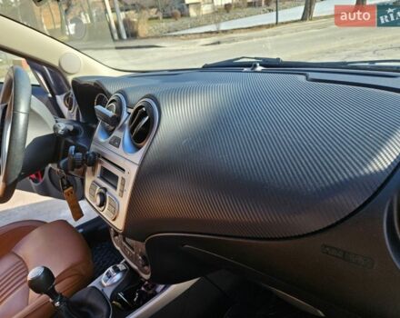 Білий Альфа Ромео Mito, об'ємом двигуна 1.25 л та пробігом 242 тис. км за 6100 $, фото 9 на Automoto.ua