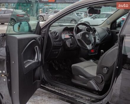 Чорний Альфа Ромео Mito, об'ємом двигуна 1.4 л та пробігом 195 тис. км за 5000 $, фото 23 на Automoto.ua