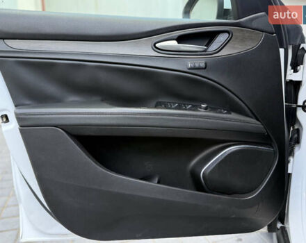 Білий Альфа Ромео Стелвіо, об'ємом двигуна 2 л та пробігом 111 тис. км за 14500 $, фото 17 на Automoto.ua