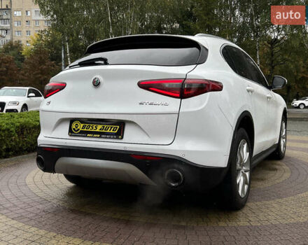 Білий Альфа Ромео Стелвіо, об'ємом двигуна 2 л та пробігом 112 тис. км за 16500 $, фото 6 на Automoto.ua