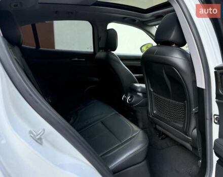 Білий Альфа Ромео Стелвіо, об'ємом двигуна 2 л та пробігом 111 тис. км за 14500 $, фото 42 на Automoto.ua