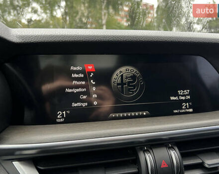 Білий Альфа Ромео Стелвіо, об'ємом двигуна 2 л та пробігом 112 тис. км за 16500 $, фото 16 на Automoto.ua