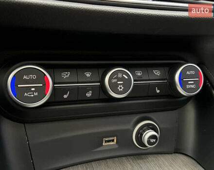 Білий Альфа Ромео Стелвіо, об'ємом двигуна 2 л та пробігом 112 тис. км за 16500 $, фото 17 на Automoto.ua