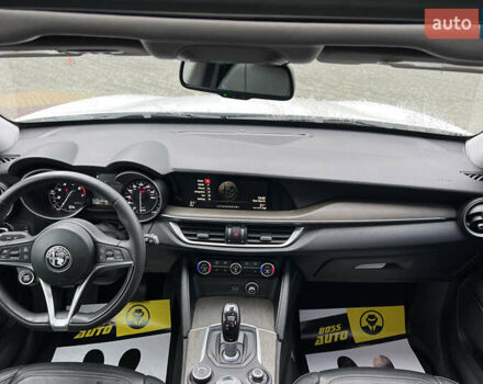 Білий Альфа Ромео Стелвіо, об'ємом двигуна 2 л та пробігом 112 тис. км за 16500 $, фото 10 на Automoto.ua