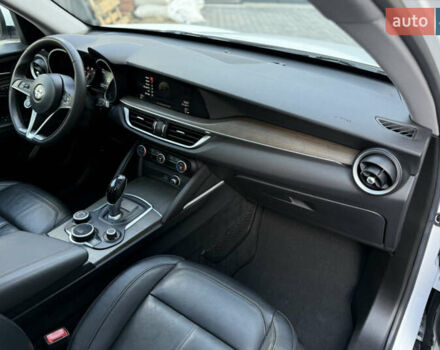 Білий Альфа Ромео Стелвіо, об'ємом двигуна 2 л та пробігом 111 тис. км за 14500 $, фото 48 на Automoto.ua