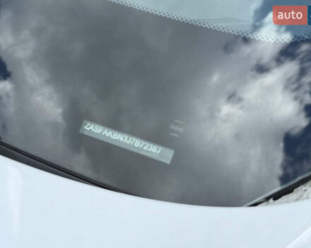 Білий Альфа Ромео Стелвіо, об'ємом двигуна 2 л та пробігом 111 тис. км за 14500 $, фото 4 на Automoto.ua