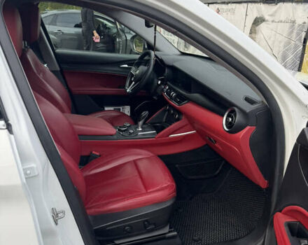 Альфа Ромео Стелвио 2017 в Кременчуге на Automoto.ua Белый Альфа Ромео Стелвио, объемом двигателя 2 л и пробегом 90 тыс. км за 22000 $, фото 7 на Automoto.ua