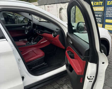 Альфа Ромео Стелвио 2017 в Кременчуге на Automoto.ua Белый Альфа Ромео Стелвио, объемом двигателя 2 л и пробегом 90 тыс. км за 22000 $, фото 6 на Automoto.ua